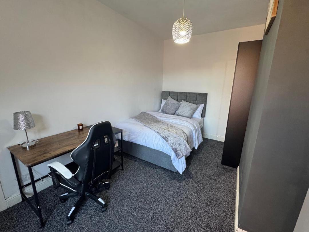 Modern Cozy 2 Manchester